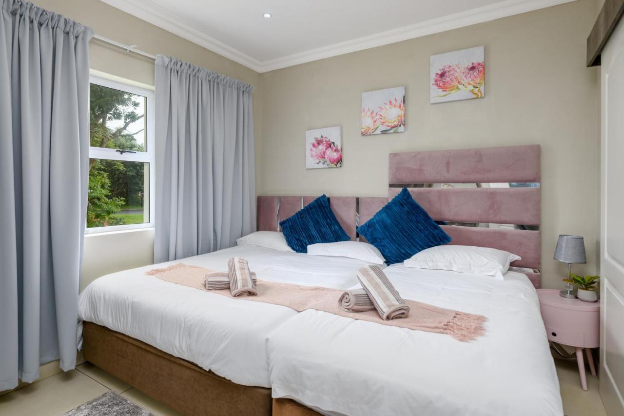 Villa Caylee Caribbean Estates - Ultra-Luxurious - Rimas Interiors Designs - Private Beachfront Escape - Premium Serviced For 8 Guests Port Edward Kültér fotó